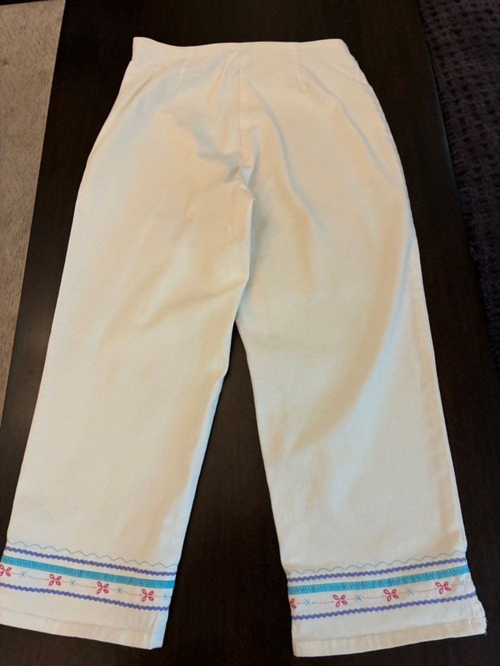 Sigrid Olsen Cream Capris with blue, pink + purple Embroidered accented Hem. 6.
